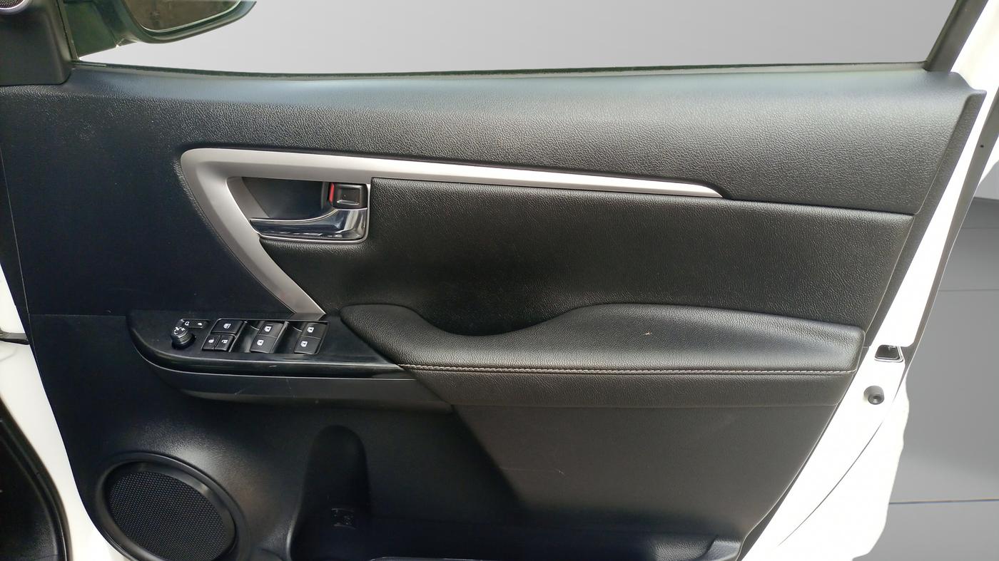 2023 Toyota Fortuner 4X2 AT 2.7 PETROL, Petrol, Automatic, 10,701 km, Driver Side Door Panel Controls
