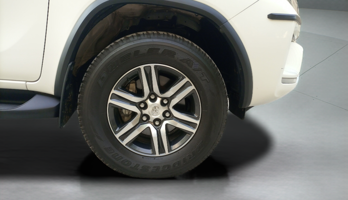 2023 Toyota Fortuner 4X2 AT 2.7 PETROL, Petrol, Automatic, 10,701 km, Right Front Wheel