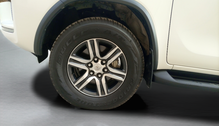 2023 Toyota Fortuner 4X2 AT 2.7 PETROL, Petrol, Automatic, 10,701 km, Left Front Wheel