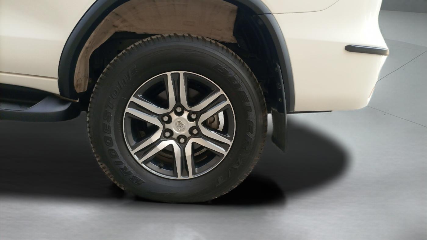 2023 Toyota Fortuner 4X2 AT 2.7 PETROL, Petrol, Automatic, 10,701 km, Left Rear Wheel