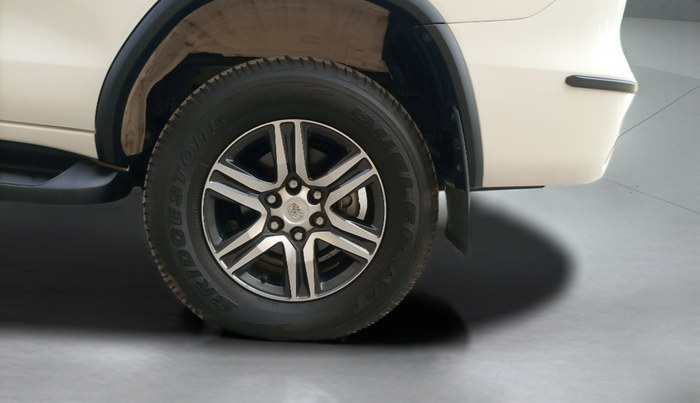 2023 Toyota Fortuner 4X2 AT 2.7 PETROL, Petrol, Automatic, 10,701 km, Left Rear Wheel