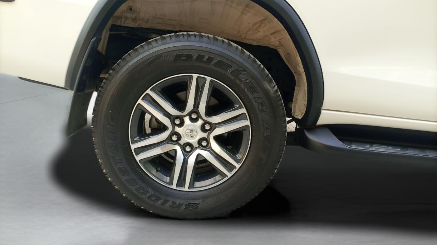 2023 Toyota Fortuner 4X2 AT 2.7 PETROL, Petrol, Automatic, 10,701 km, Right Rear Wheel