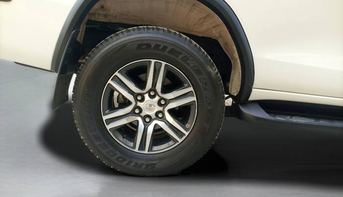 2023 Toyota Fortuner 4X2 AT 2.7 PETROL, Petrol, Automatic, 10,701 km, Right Rear Wheel