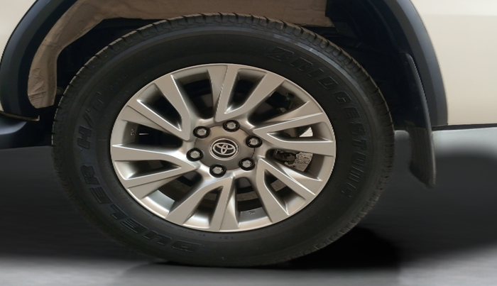 2023 Toyota Fortuner 4X4 MT 2.8 DIESEL, Diesel, Manual, 9,500 km, Left Rear Wheel