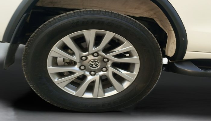 2023 Toyota Fortuner 4X4 MT 2.8 DIESEL, Diesel, Manual, 9,500 km, Right Rear Wheel