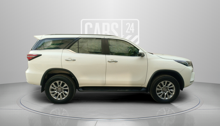 2023 Toyota Fortuner 4X4 MT 2.8 DIESEL, Diesel, Manual, 9,500 km, Right Side View