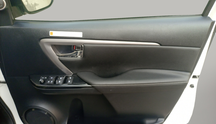 2023 Toyota Fortuner 4X4 MT 2.8 DIESEL, Diesel, Manual, 9,500 km, Driver Side Door Panel Controls