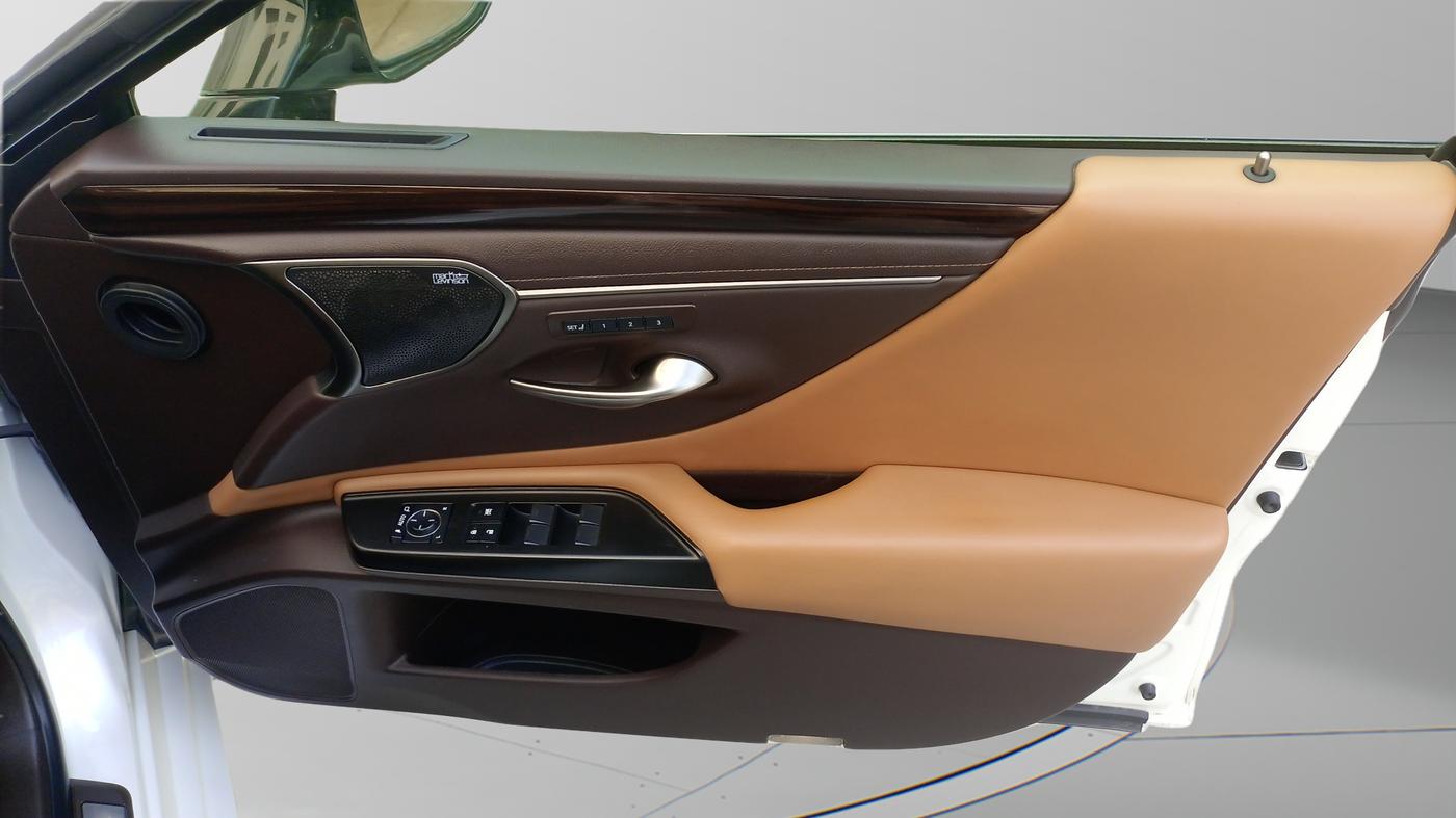 2020 Toyota Lexus ES 300H, Petrol, Automatic, 95,373 km, Driver Side Door Panel Controls