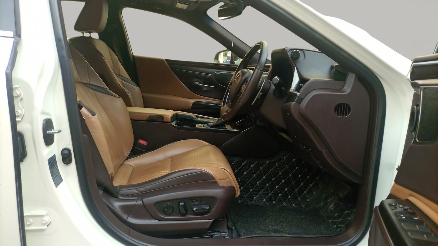 2020 Toyota Lexus ES 300H, Petrol, Automatic, 95,373 km, Right Side Front Door Cabin