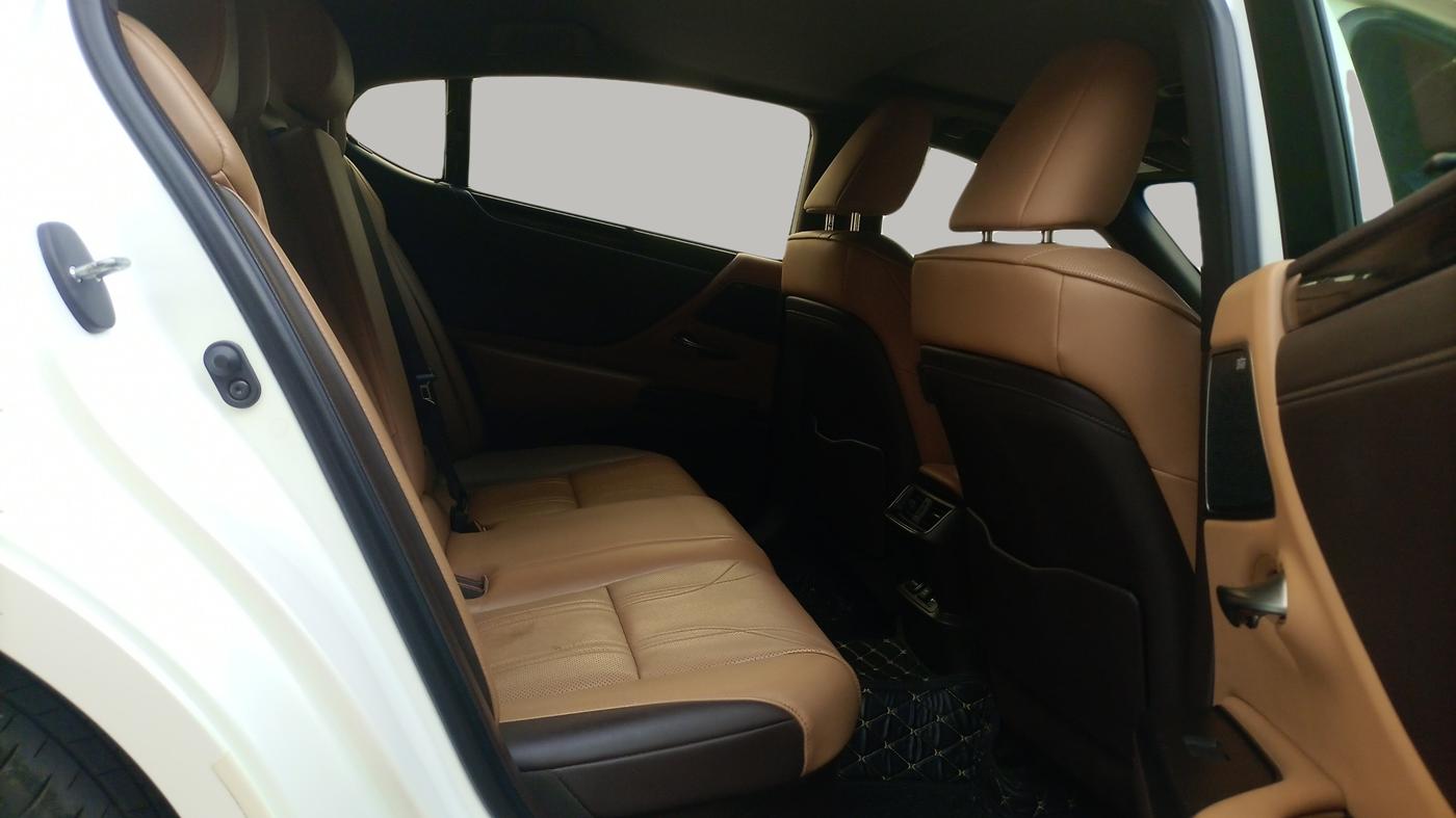 2020 Toyota Lexus ES 300H, Petrol, Automatic, 95,373 km, Right Side Rear Door Cabin