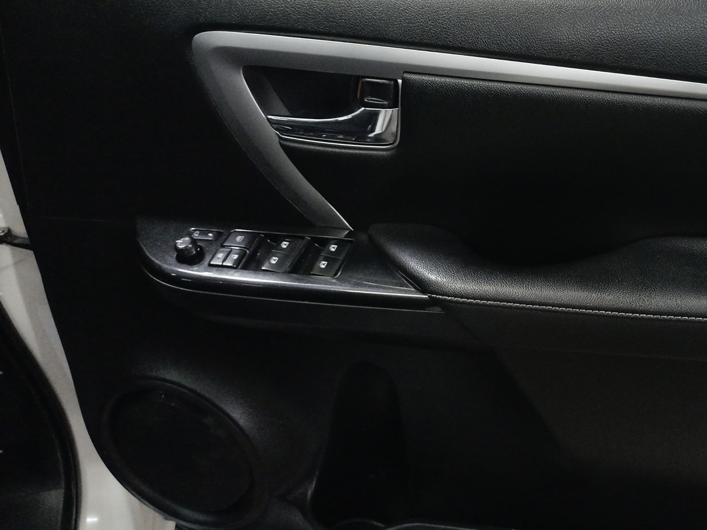 2021 Toyota Fortuner 4X2 AT 2.7 PETROL, Petrol, Automatic, 25,845 km, Driver Side Door Panel Controls