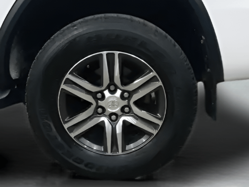 2021 Toyota Fortuner 4X2 AT 2.7 PETROL, Petrol, Automatic, 25,845 km, Left Rear Wheel