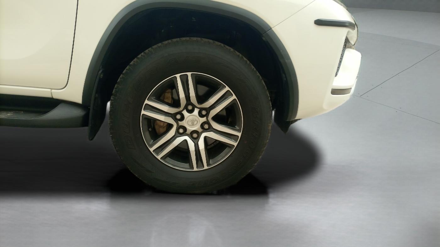 2022 Toyota Fortuner 4X2 MT 2.8 DIESEL, Diesel, Manual, 36,700 km, Right Front Wheel