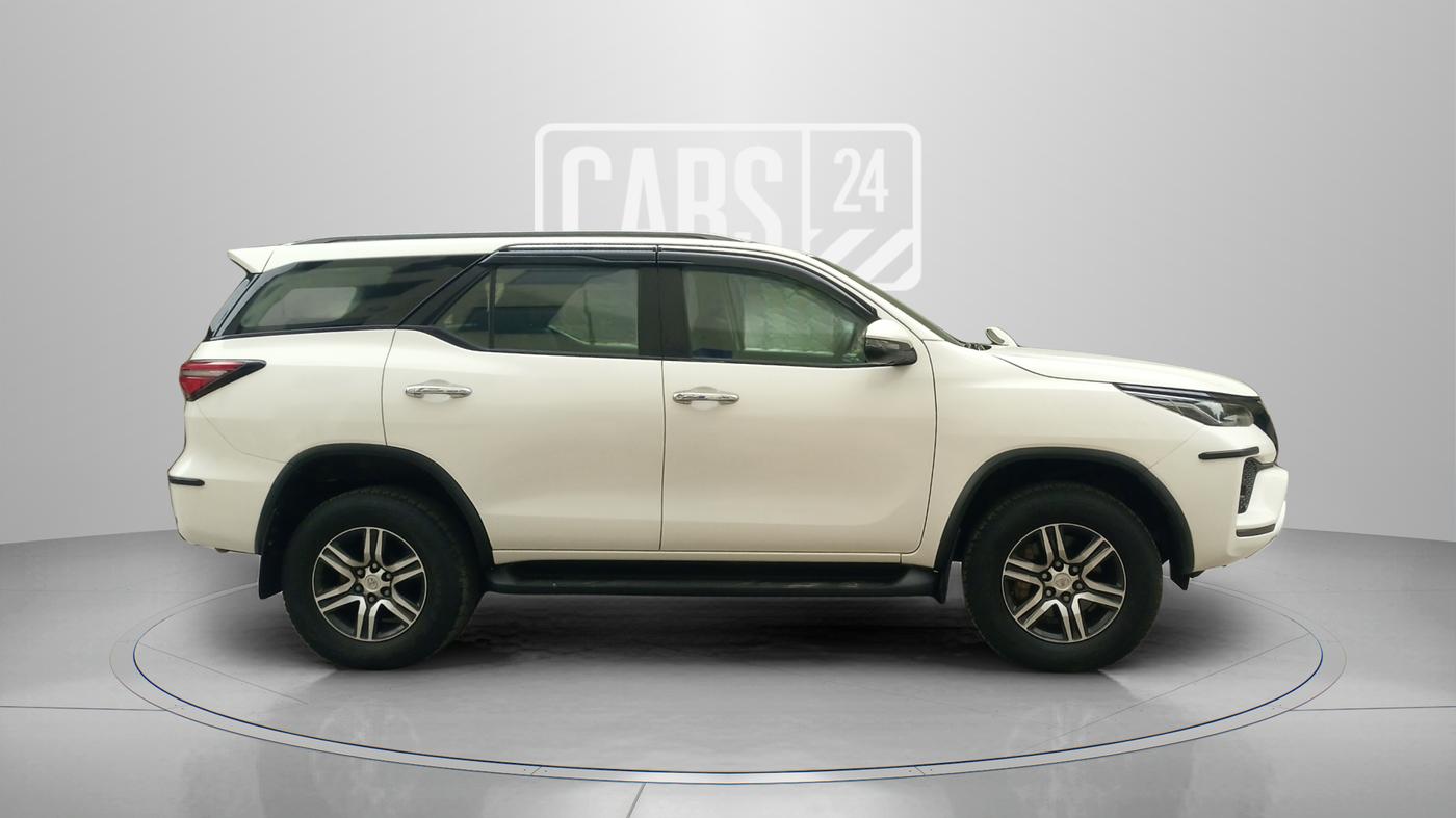2022 Toyota Fortuner 4X2 MT 2.8 DIESEL, Diesel, Manual, 36,700 km, Right Side View