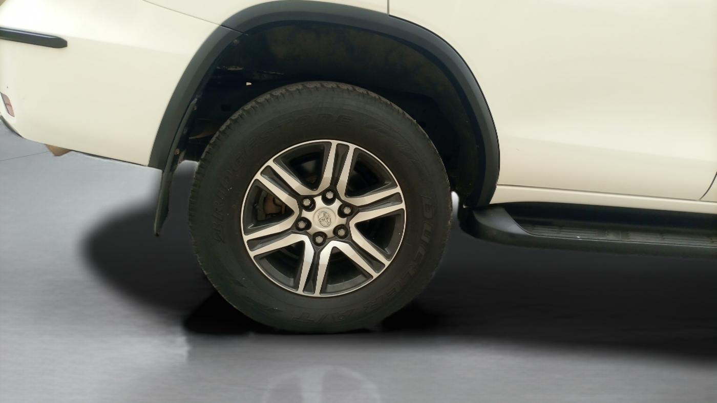 2022 Toyota Fortuner 4X2 MT 2.8 DIESEL, Diesel, Manual, 36,700 km, Right Rear Wheel