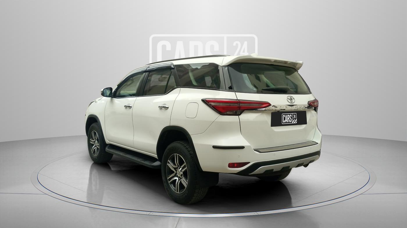 2022 Toyota Fortuner 4X2 MT 2.8 DIESEL, Diesel, Manual, 36,700 km, Left Back Diagonal