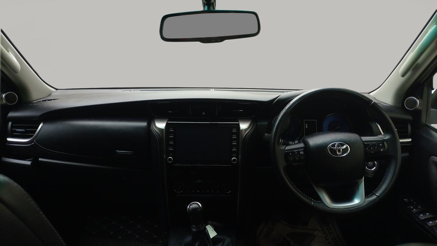 2022 Toyota Fortuner 4X2 MT 2.8 DIESEL, Diesel, Manual, 36,700 km, Dashboard