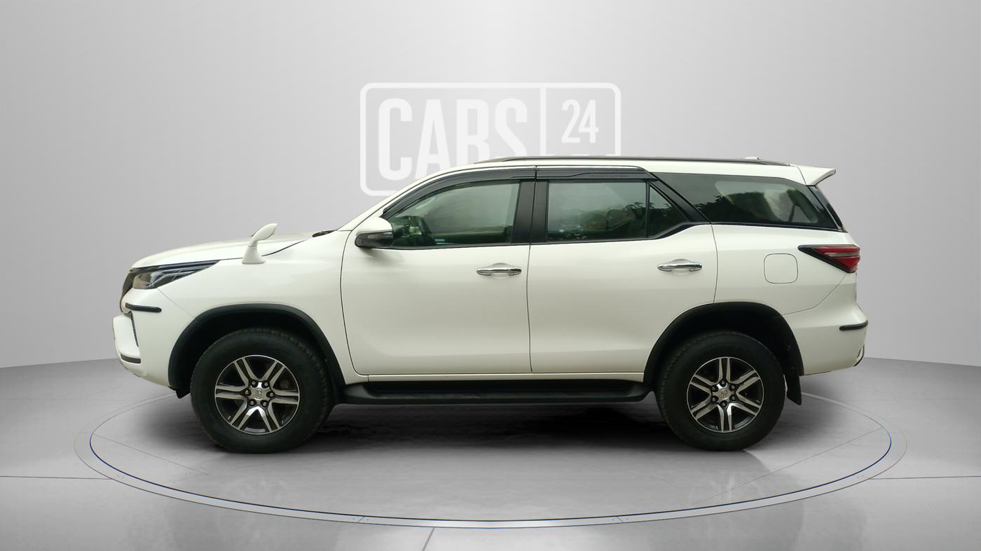 2022 Toyota Fortuner 4X2 MT 2.8 DIESEL, Diesel, Manual, 36,700 km, Left Side