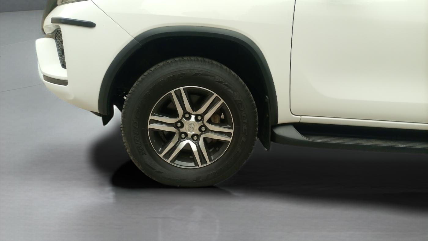 2022 Toyota Fortuner 4X2 MT 2.8 DIESEL, Diesel, Manual, 36,700 km, Left Front Wheel