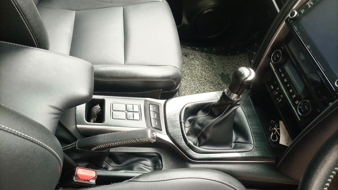 2022 Toyota Fortuner 4X2 MT 2.8 DIESEL, Diesel, Manual, 36,700 km, Gear Lever