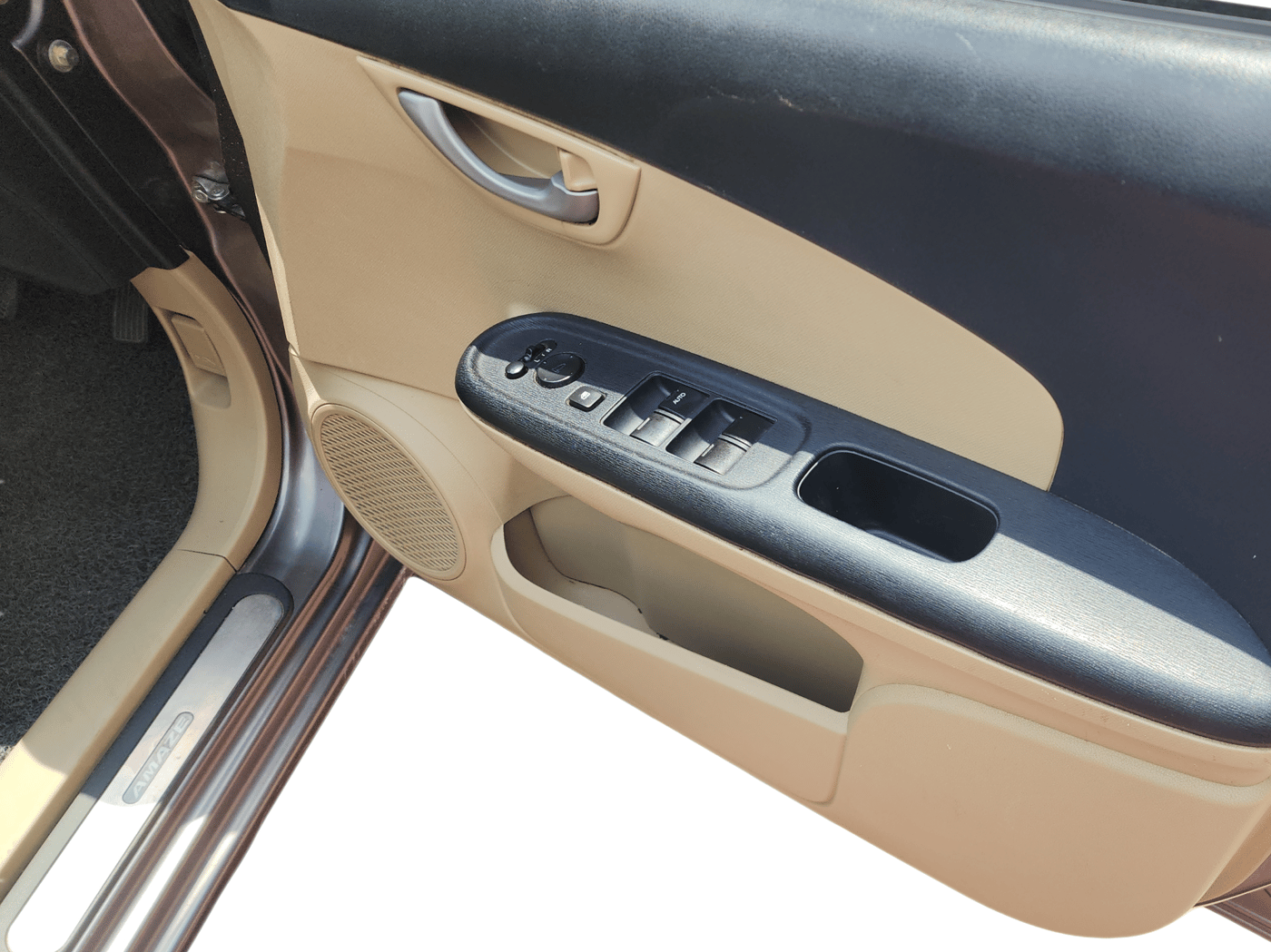 2015 Honda Amaze 1.5L I-DTEC VX, Diesel, Manual, 74,390 km, Driver Side Door Panel Controls