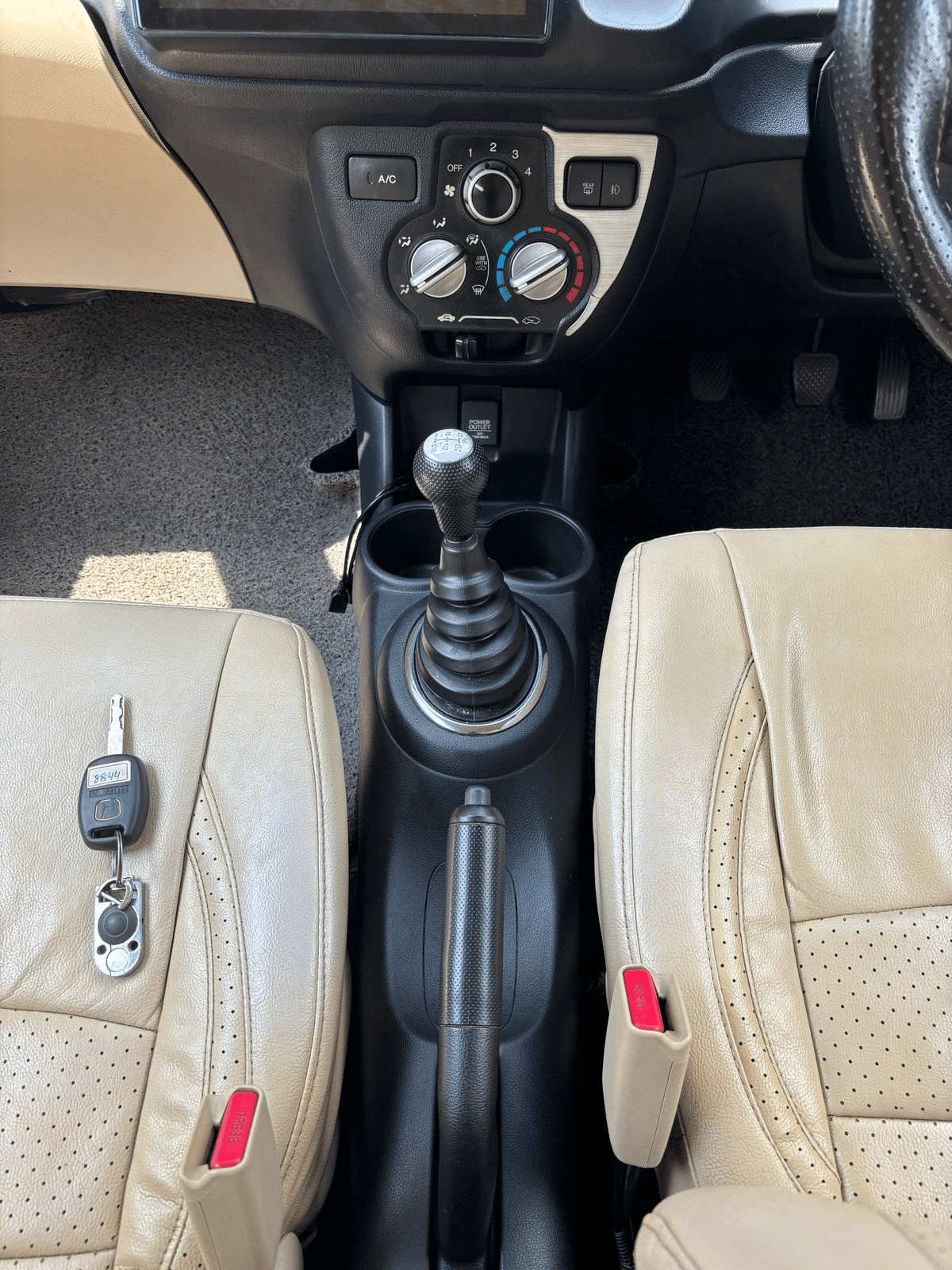 2015 Honda Amaze 1.5L I-DTEC VX, Diesel, Manual, 74,390 km, Gear Lever