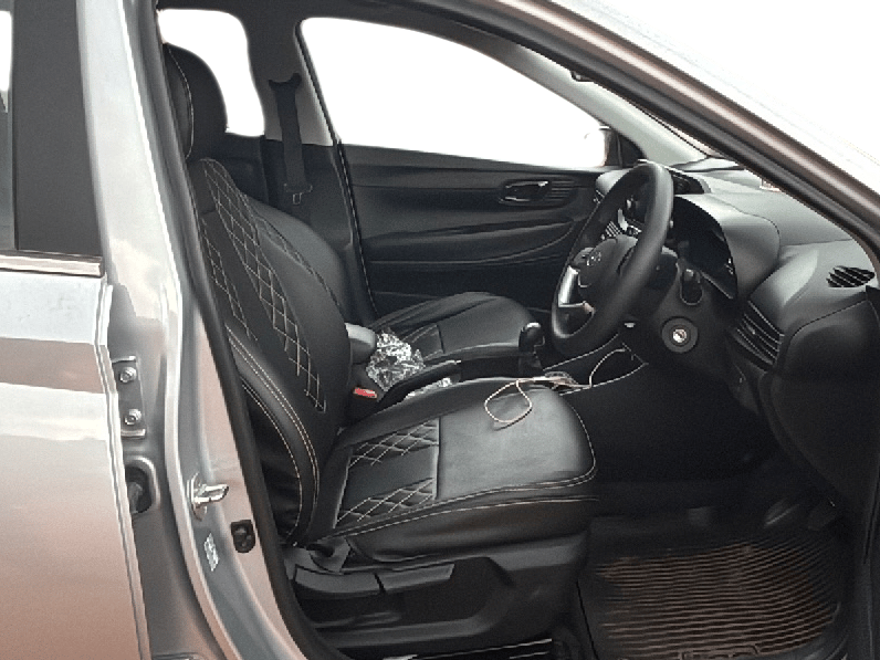 2022 Hyundai NEW I20 SPORTZ 1.2 MT, Petrol, Manual, 17,962 km, Right Side Front Door Cabin