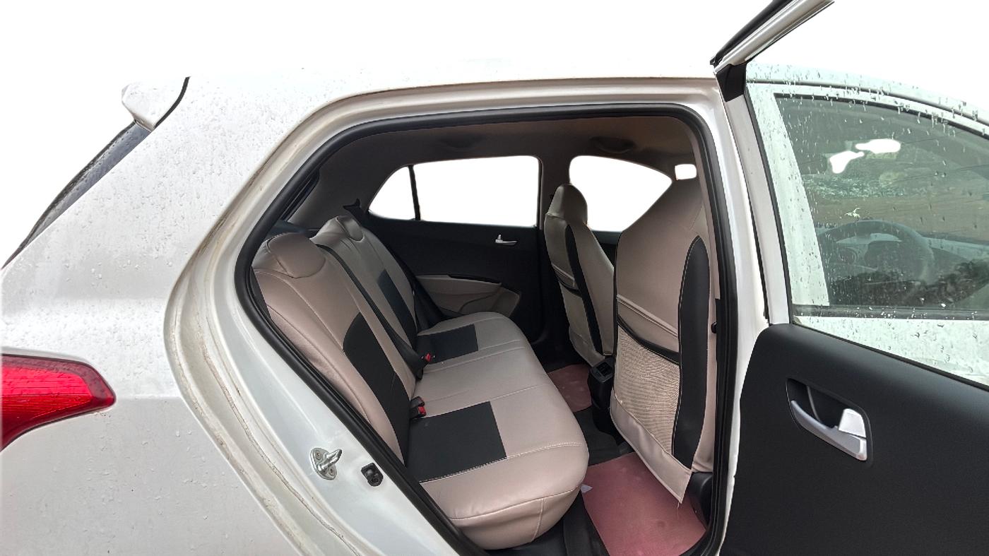 2017 Hyundai Grand i10 SPORTZ 1.2 KAPPA VTVT, Petrol, Manual, 42,027 km, Right Side Rear Door Cabin
