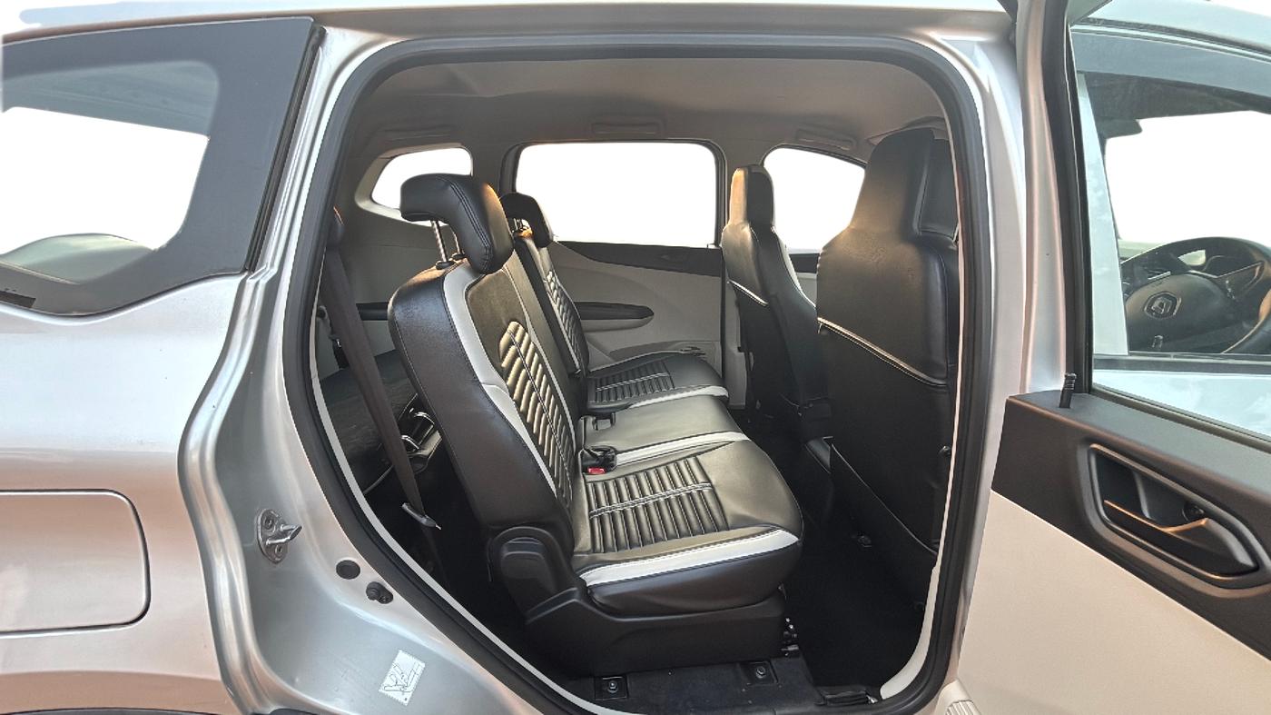 2021 Renault TRIBER RXL MT, Petrol, Manual, 36,239 km, Right Side Rear Door Cabin