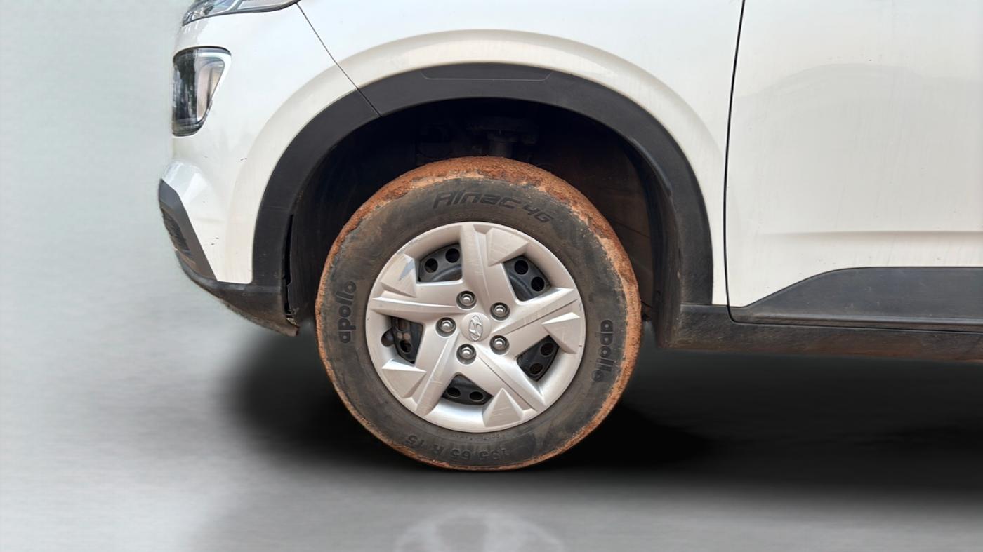 2021 Hyundai VENUE S 1.2, Petrol, Manual, 48,460 km, Left Front Wheel