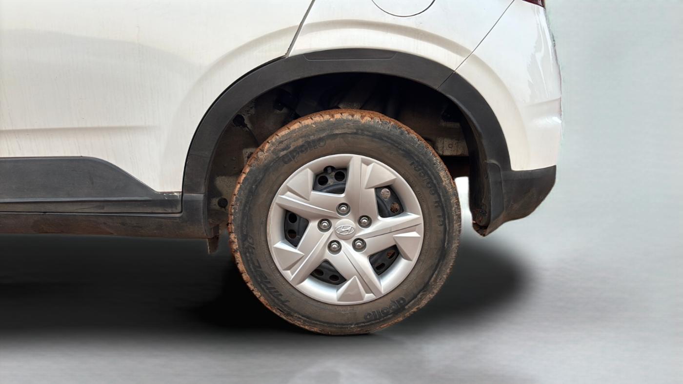 2021 Hyundai VENUE S 1.2, Petrol, Manual, 48,460 km, Left Rear Wheel