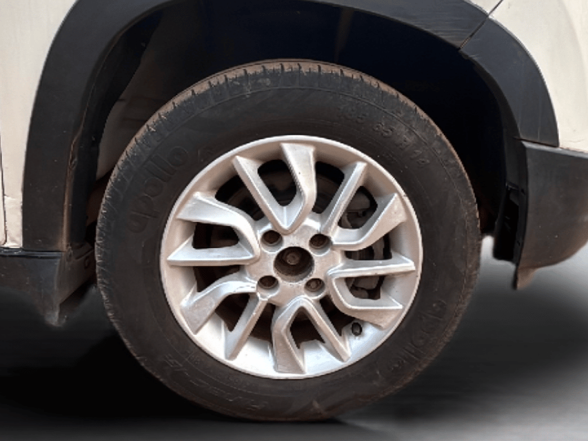 2016 Mahindra Kuv100 K8 D 6 STR, Diesel, Manual, 56,814 km, Right Front Wheel