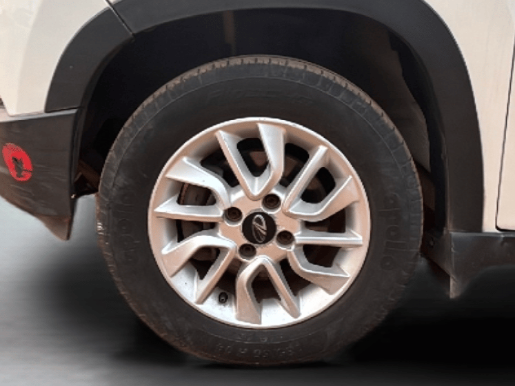 2016 Mahindra Kuv100 K8 D 6 STR, Diesel, Manual, 56,814 km, Left Front Wheel