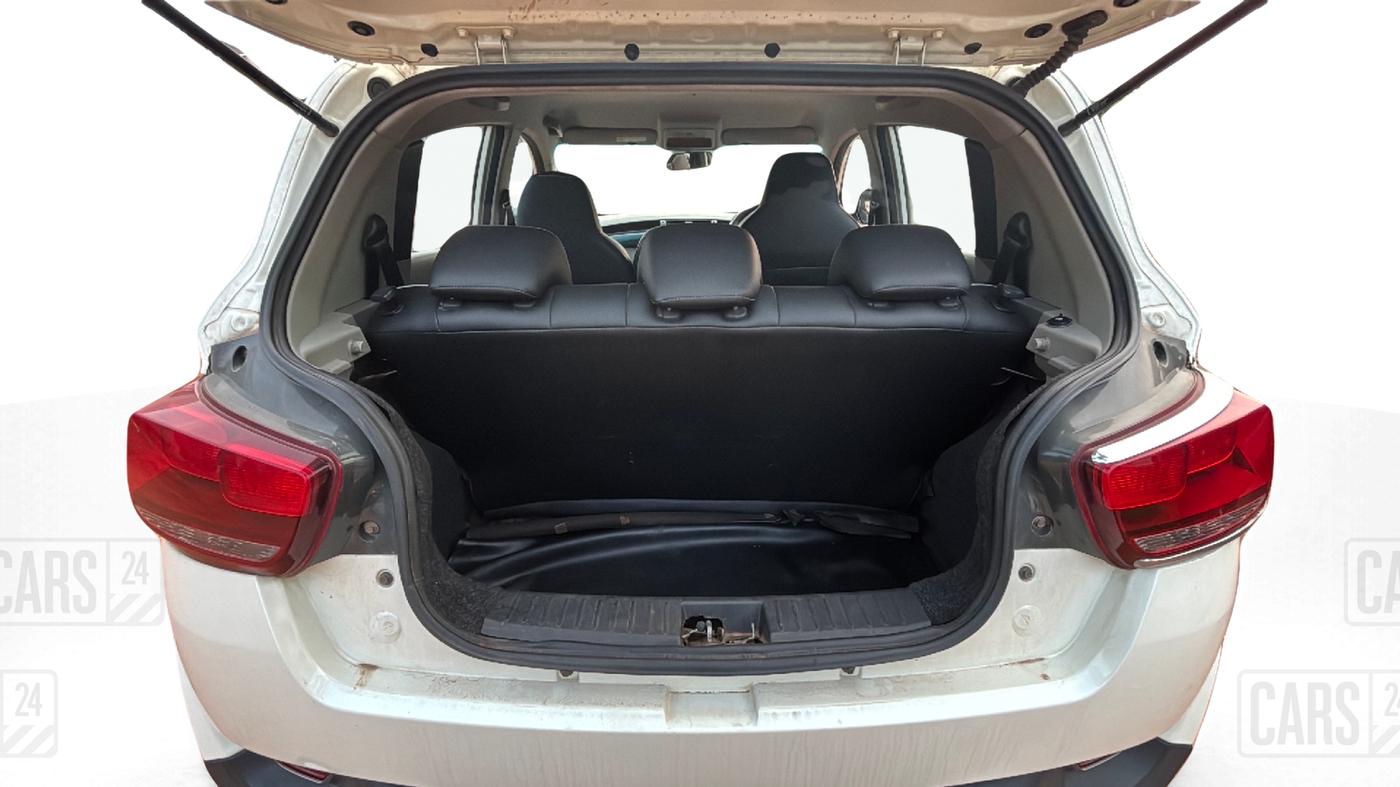 2016 Mahindra Kuv100 K8 D 6 STR, Diesel, Manual, 56,814 km, Boot Inside