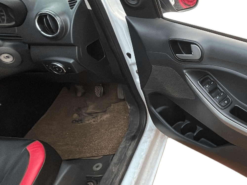 2016 Ford New Figo TREND 1.5L DIESEL, Diesel, Manual, 90,896 km, Driver Side Door Panel Controls