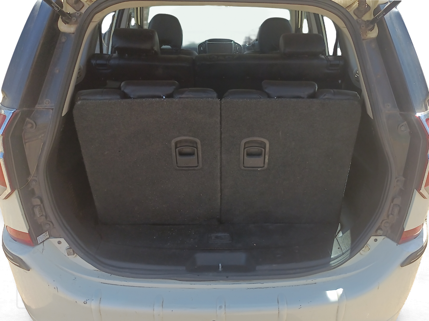 2019 Mahindra XUV500 W5, Diesel, Manual, 80,140 km, Boot Inside