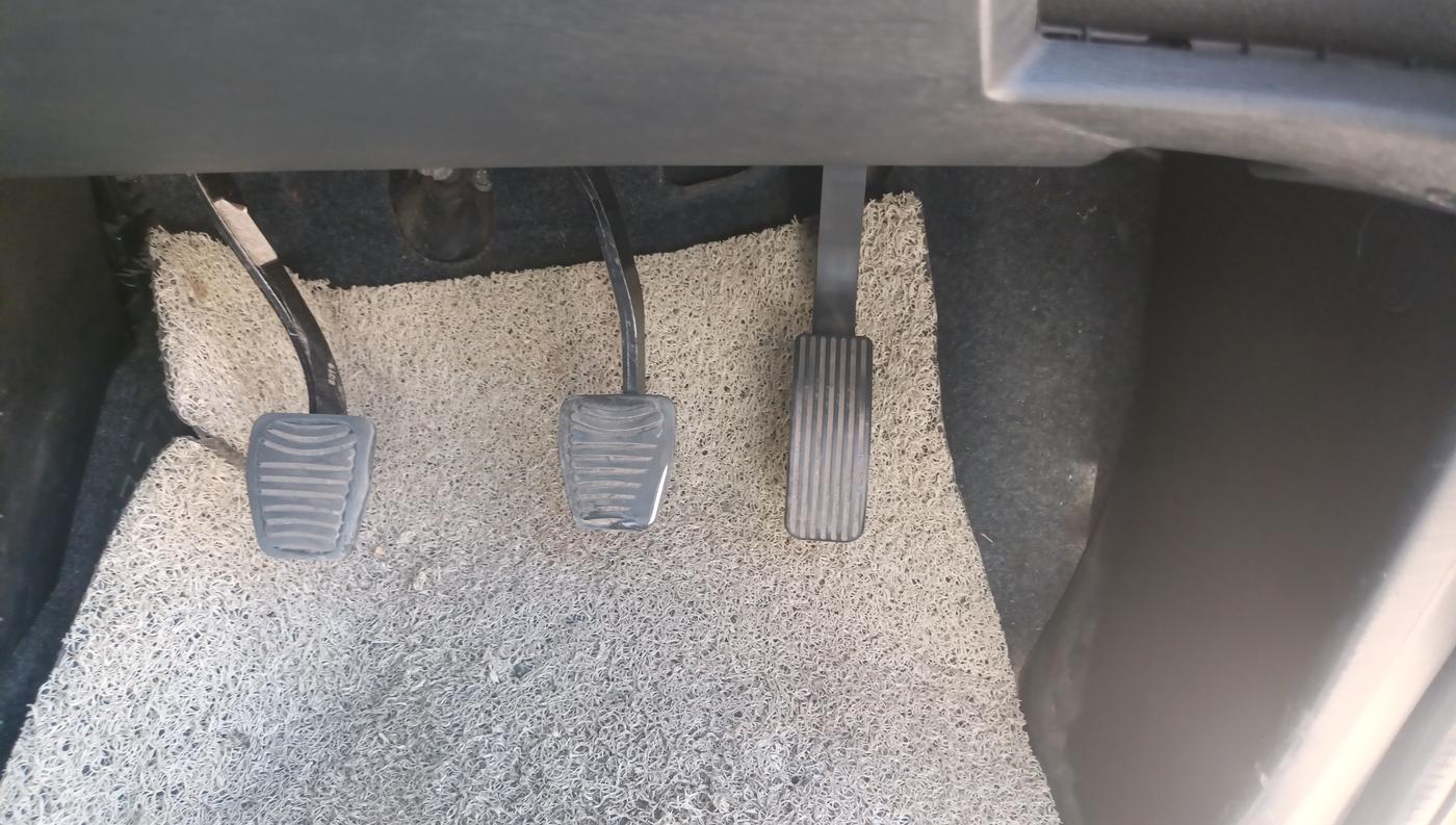 2019 Mahindra XUV500 W5, Diesel, Manual, 80,140 km, Pedals