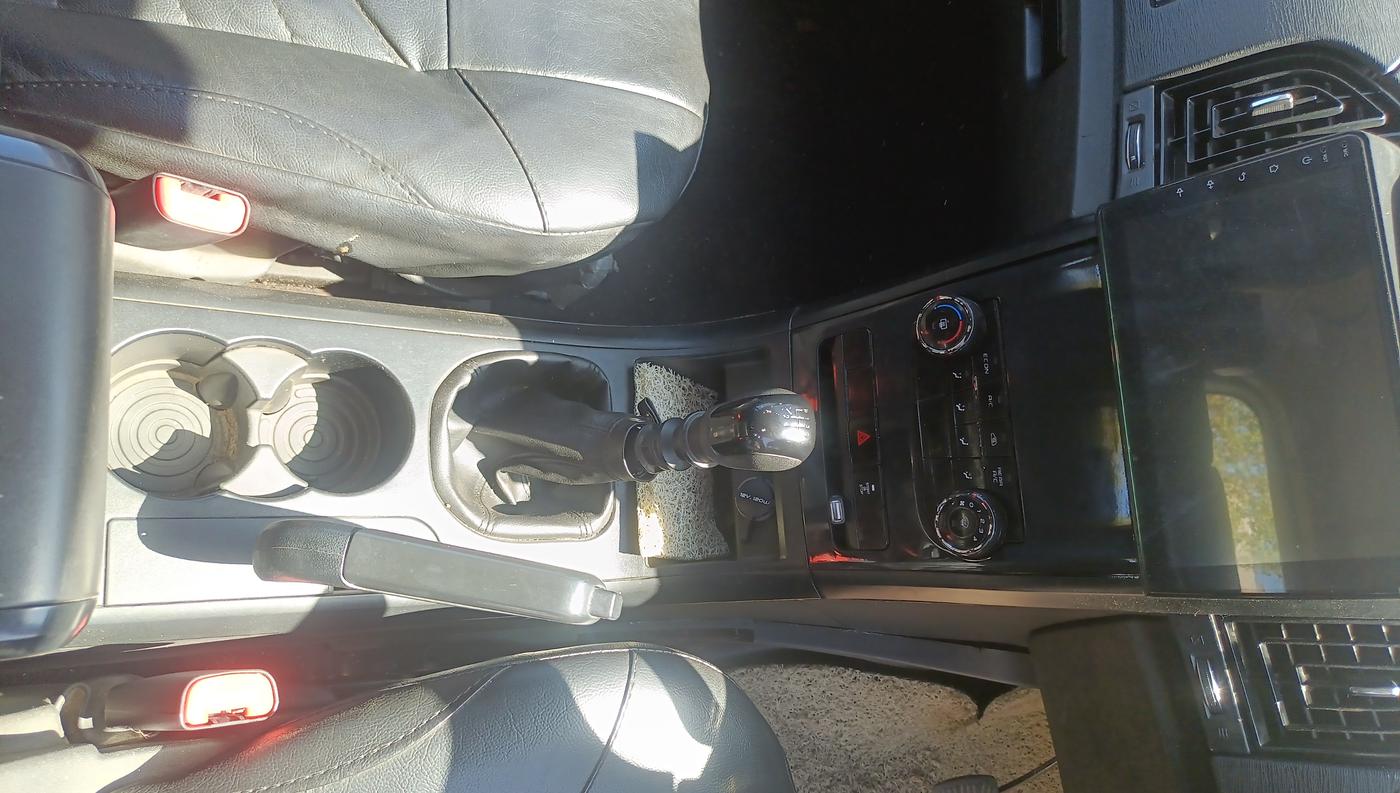 2019 Mahindra XUV500 W5, Diesel, Manual, 80,140 km, Gear Lever