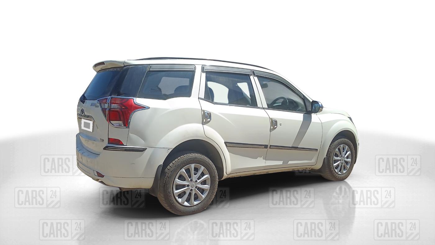 2019 Mahindra XUV500 W5, Diesel, Manual, 80,140 km, Right Back Diagonal