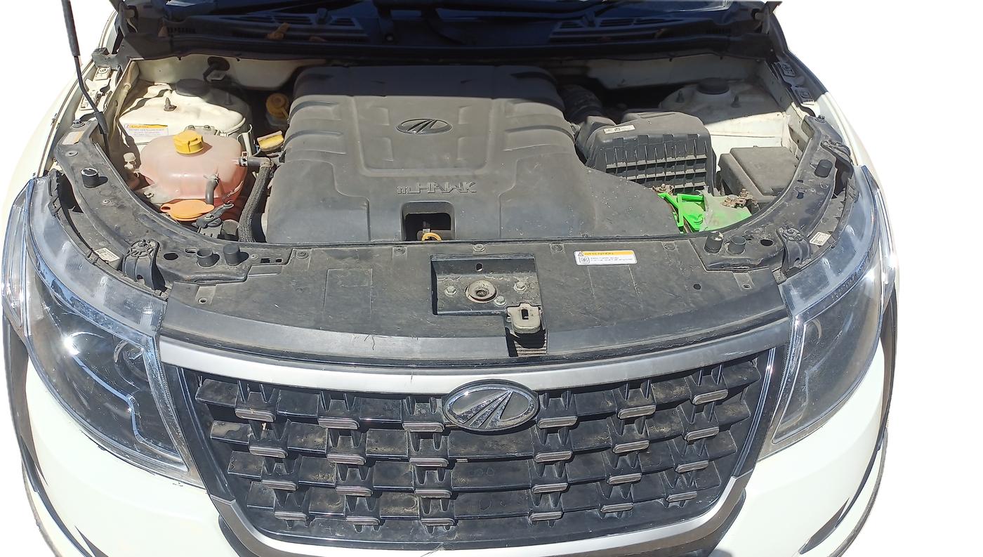 2019 Mahindra XUV500 W5, Diesel, Manual, 80,140 km, Open Bonnet