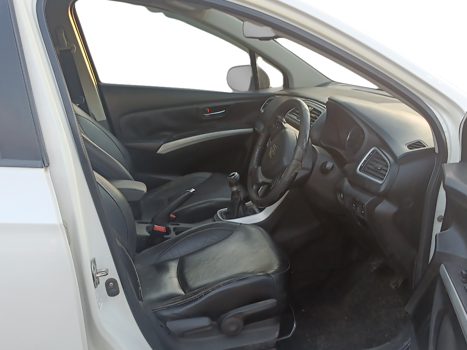 2015 Maruti S Cross ALPHA 1.6, Diesel, Manual, 84,446 km, Right Side Front Door Cabin
