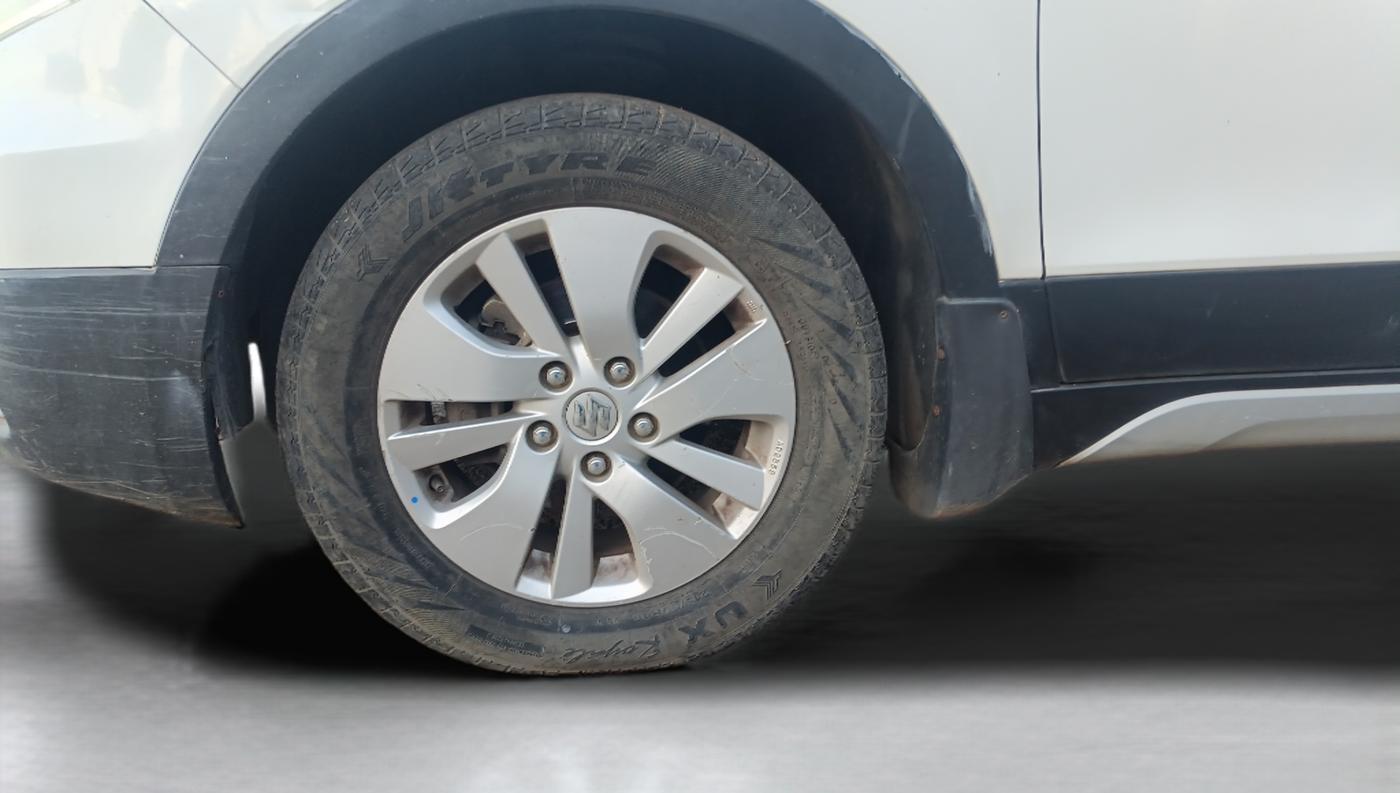 2015 Maruti S Cross ALPHA 1.6, Diesel, Manual, 84,446 km, Left Front Wheel
