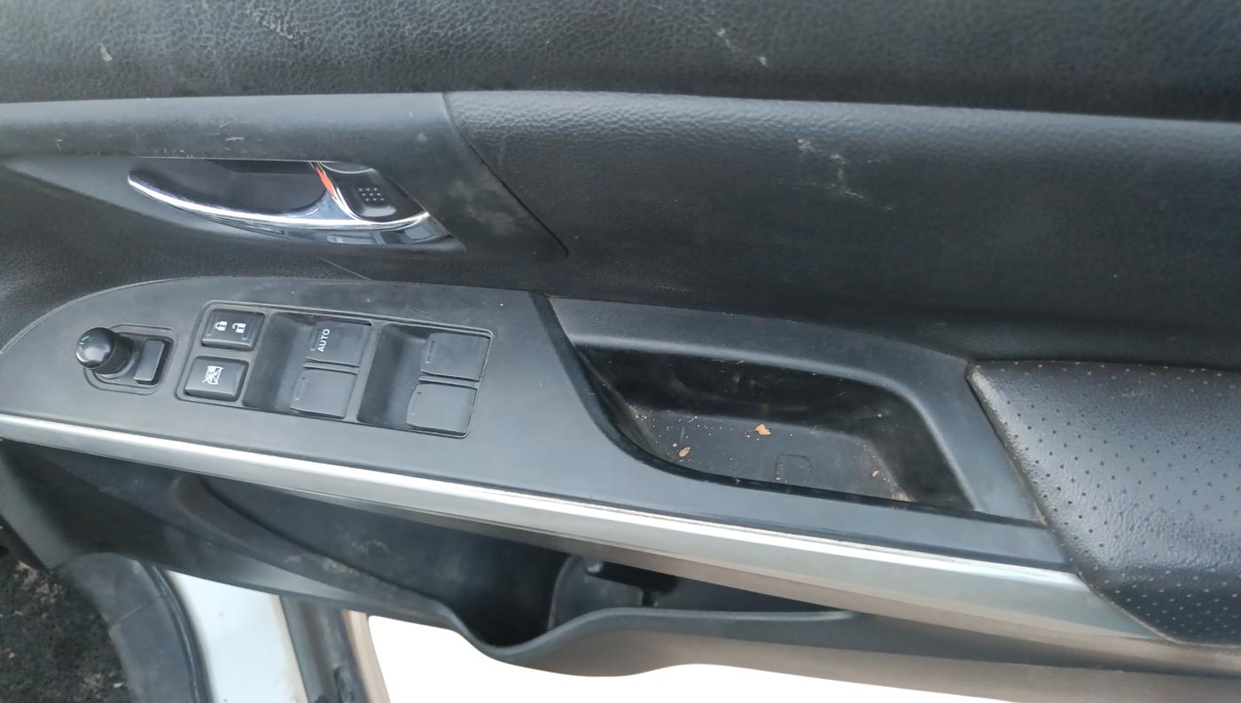 2015 Maruti S Cross ALPHA 1.6, Diesel, Manual, 84,446 km, Driver Side Door Panel Controls