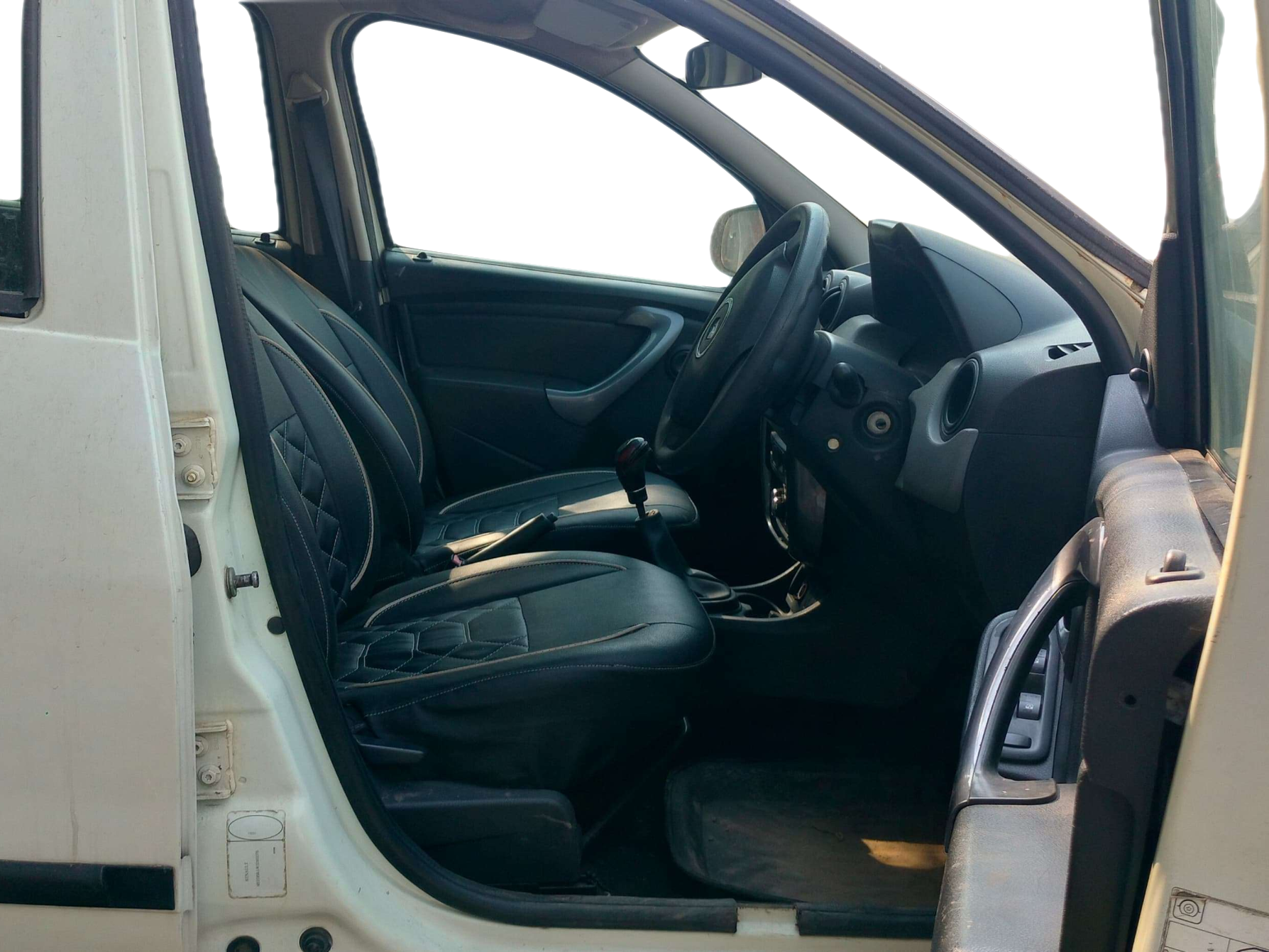 2013 Renault Duster 85 PS RXE DIESEL, Diesel, Manual, 78,784 km, Right Side Front Door Cabin