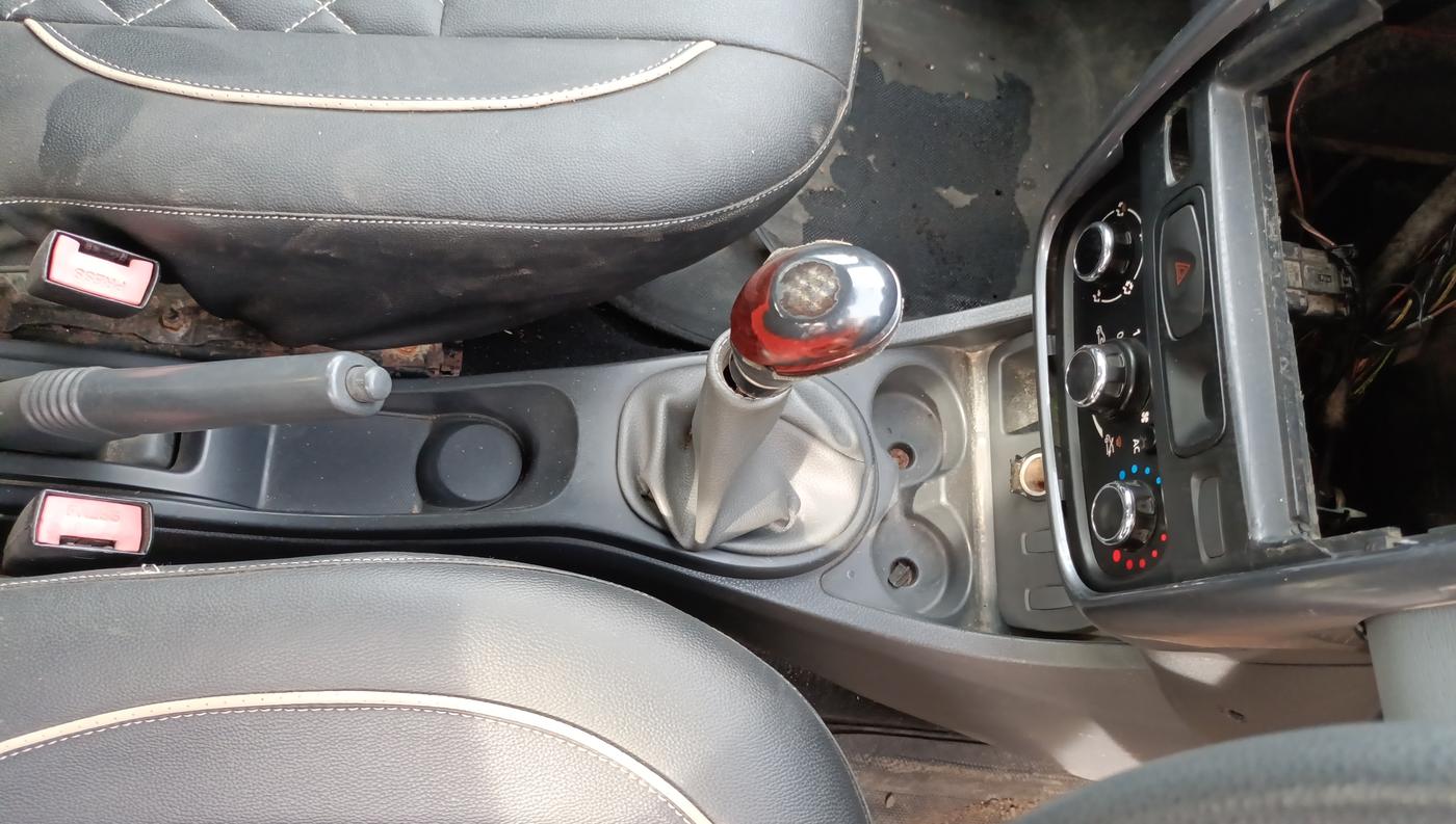 2013 Renault Duster 85 PS RXE DIESEL, Diesel, Manual, 78,784 km, Gear Lever