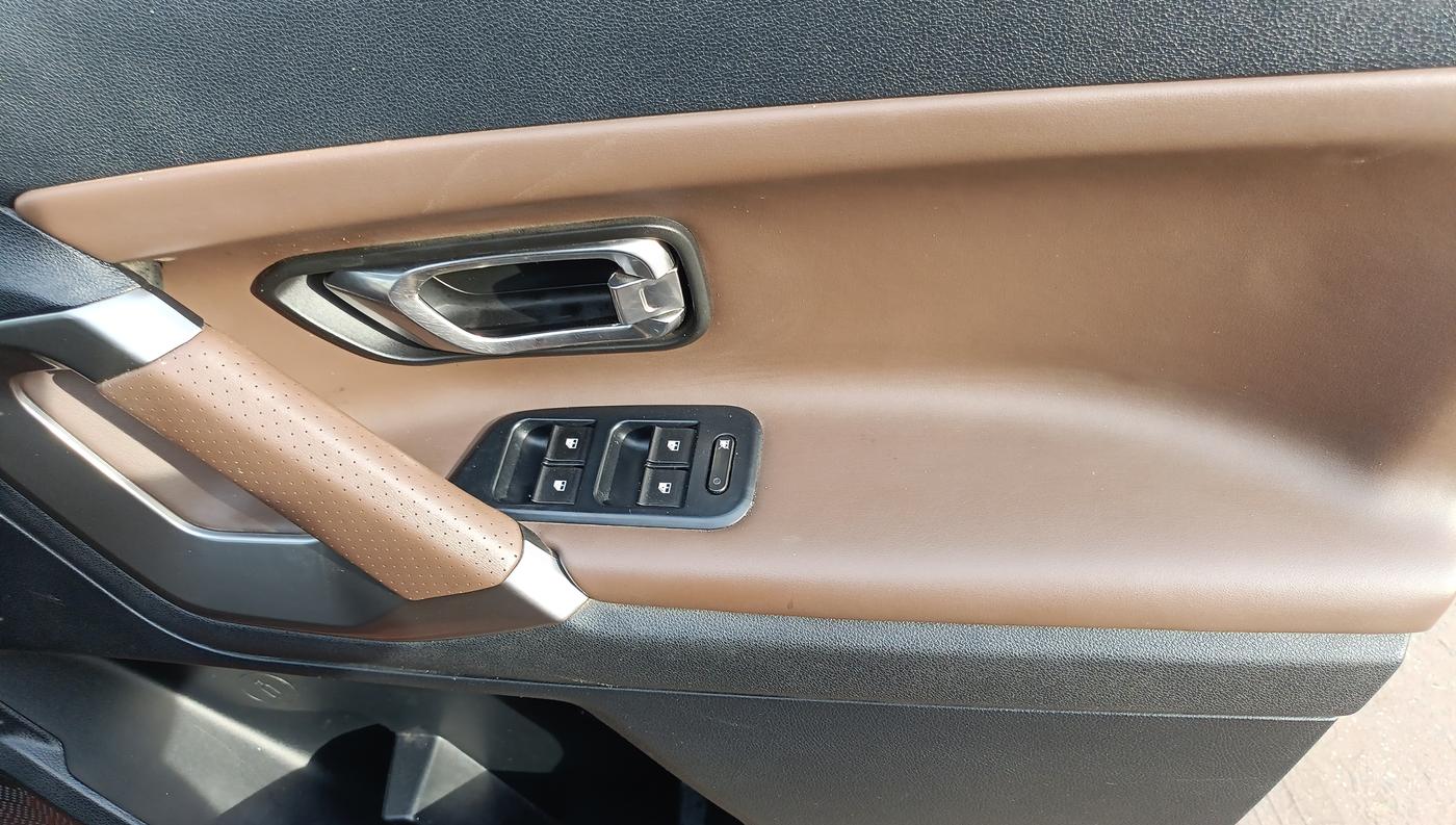 2019 Tata Harrier XZ 2.0L, Diesel, Manual, 85,798 km, Driver Side Door Panel Controls
