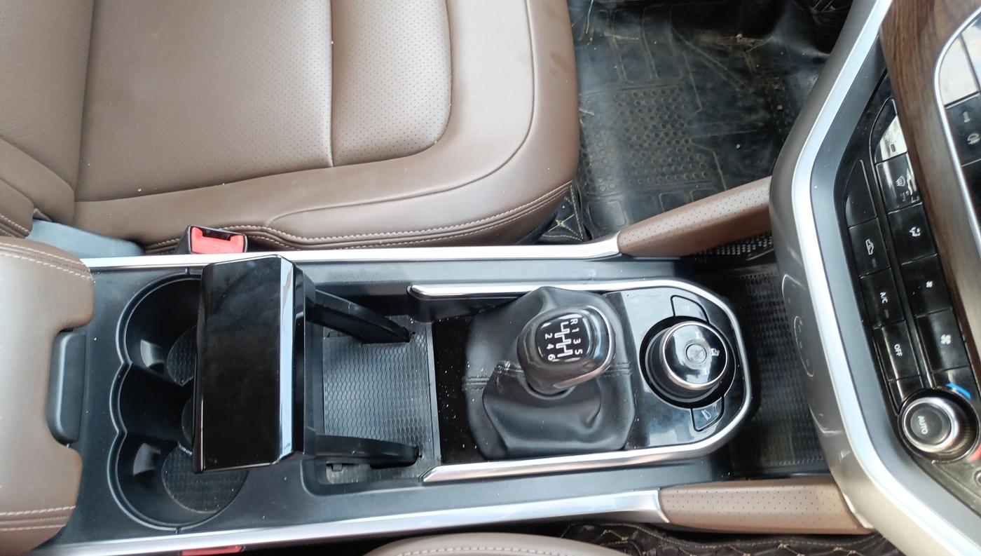 2019 Tata Harrier XZ 2.0L, Diesel, Manual, 85,798 km, Gear Lever