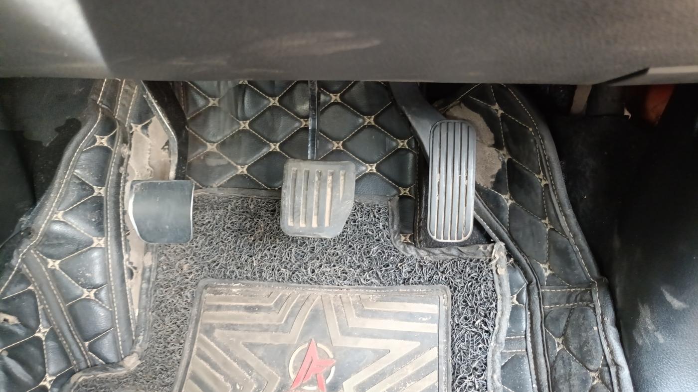 2019 Tata Harrier XZ 2.0L, Diesel, Manual, 85,798 km, Pedals