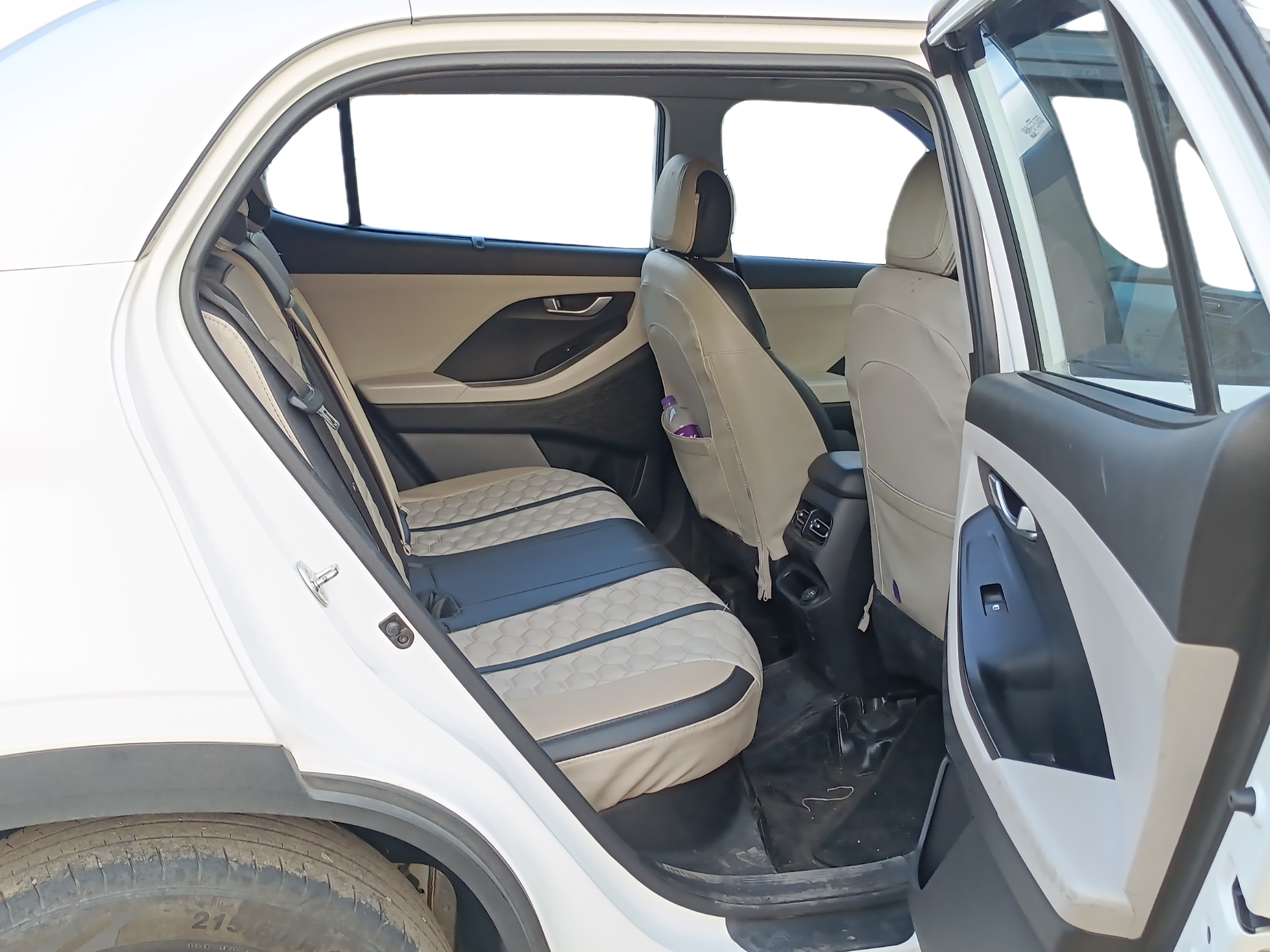 2022 Hyundai Creta SX EXECUTIVE 1.5 PETROL, Petrol, Manual, 27,000 km, Right Side Rear Door Cabin