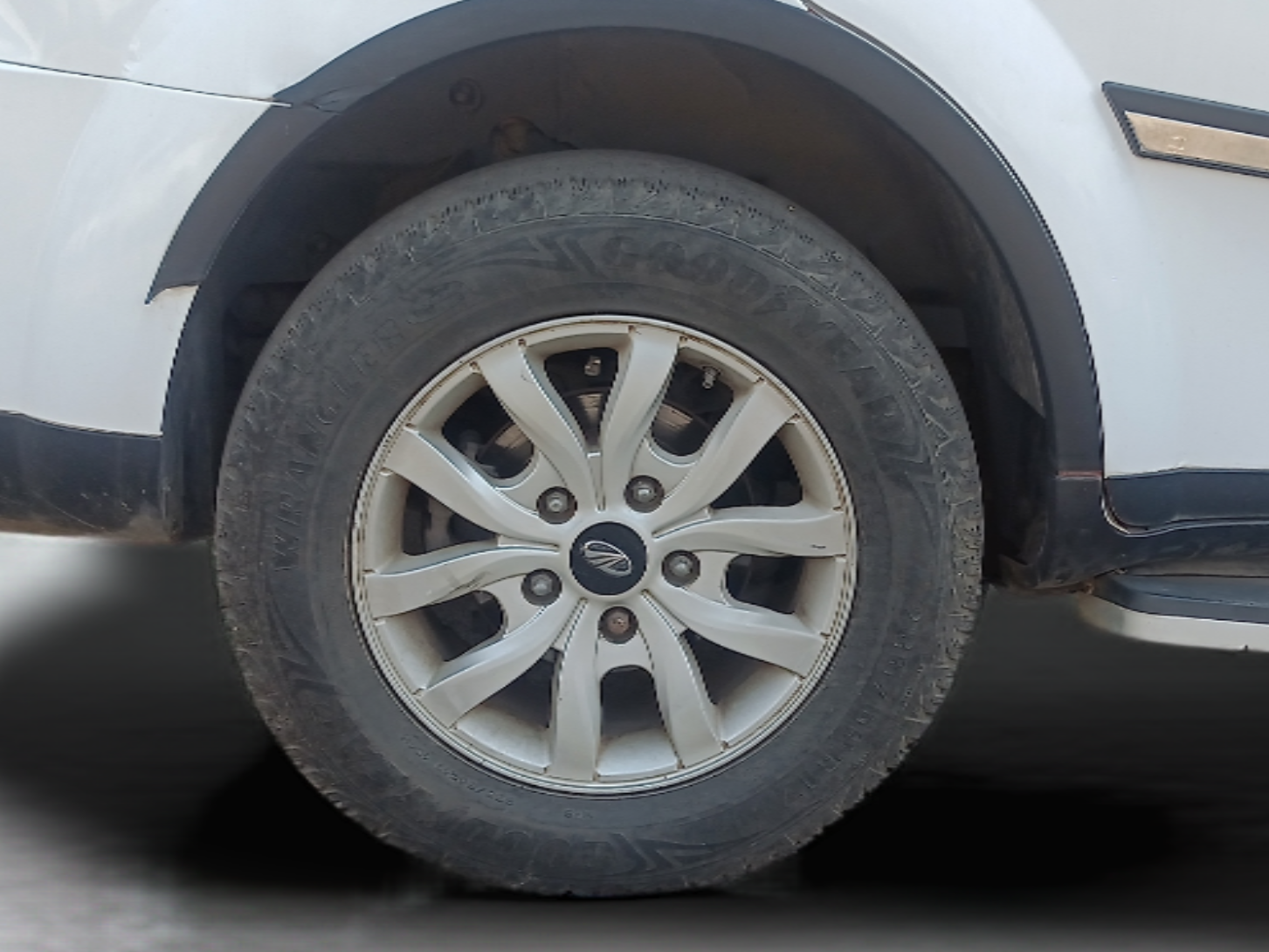 2015 Mahindra XUV500 W10, Diesel, Manual, 89,000 km, Right Rear Wheel